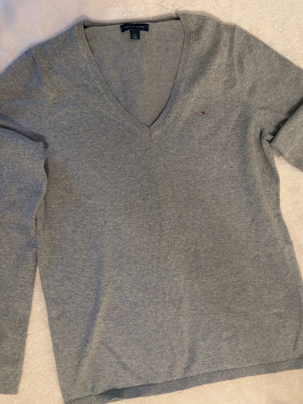 Vintage Tommy Hilfiger Women's Light Gray V-Neck Sweater